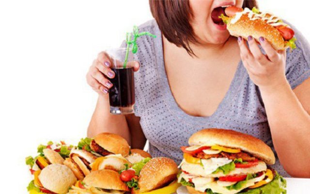 Ăn uống không lành mạnh có thể gây ra bệnh mỡ máu cao
